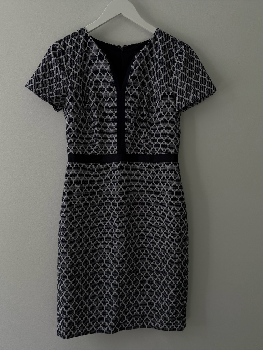 Ann Taylor navy white sheath dress size 2 - preppy workwear